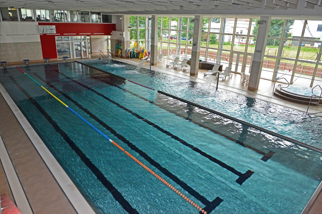Sporthotel Zimni Stadion Benesov 贝内绍夫 外观 照片