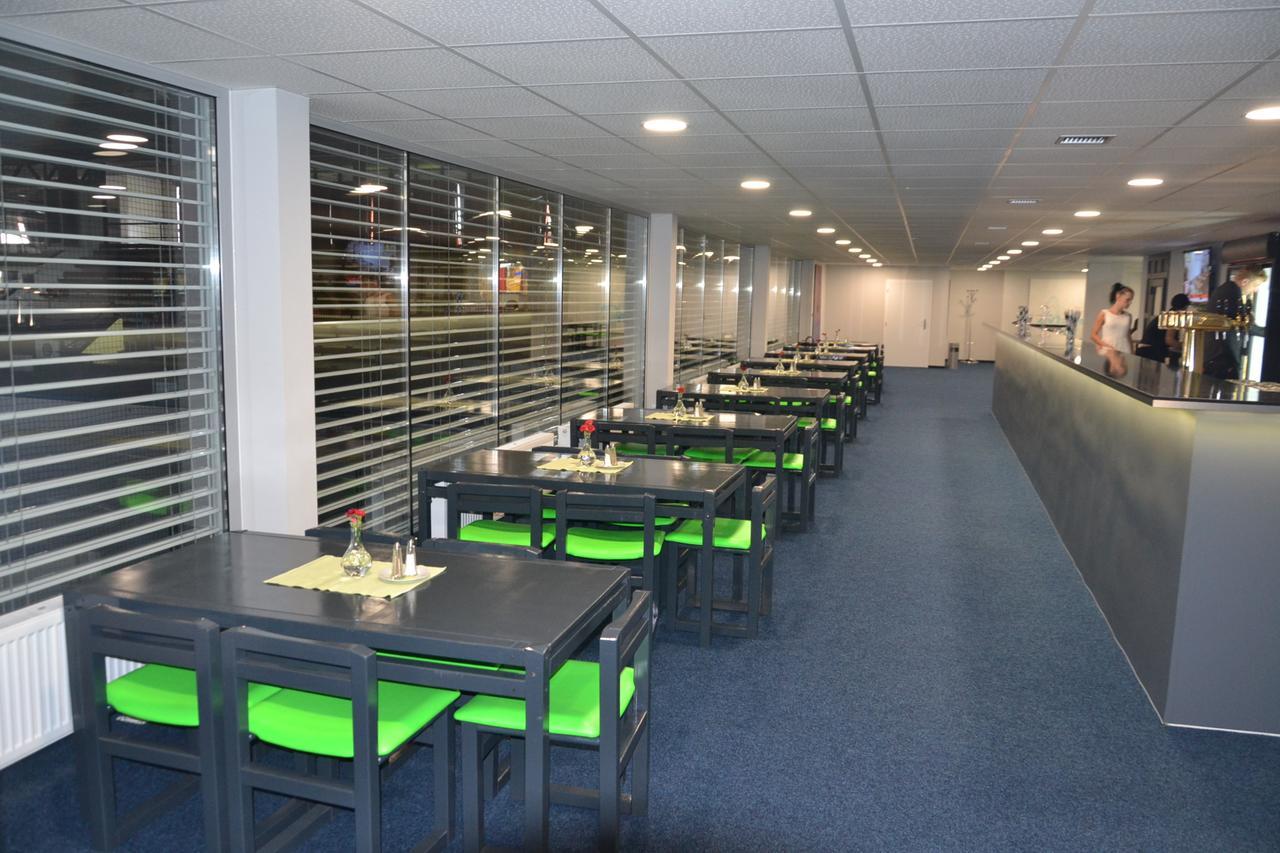 Sporthotel Zimni Stadion Benesov 贝内绍夫 外观 照片